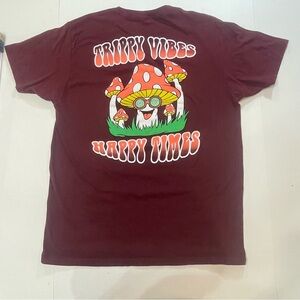 Trippy Vibes Graphic T-Shirt Mushroom Hippie. Size Large. Pre-owned 420
